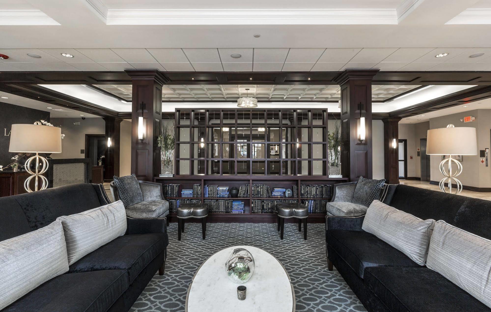 La Banque Hotel Homewood Esterno foto