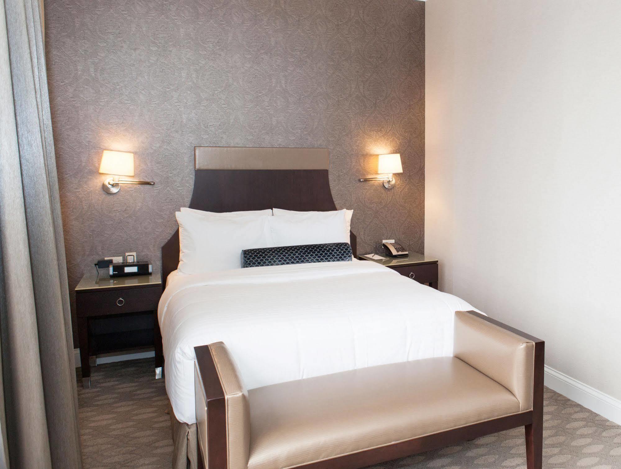 La Banque Hotel Homewood Esterno foto