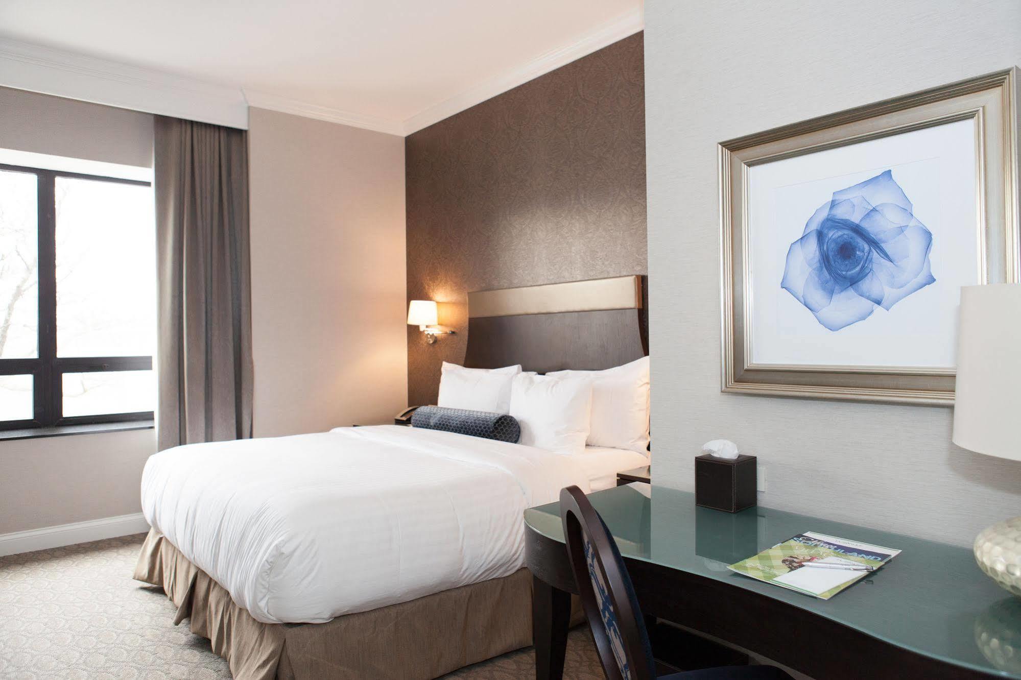 La Banque Hotel Homewood Esterno foto
