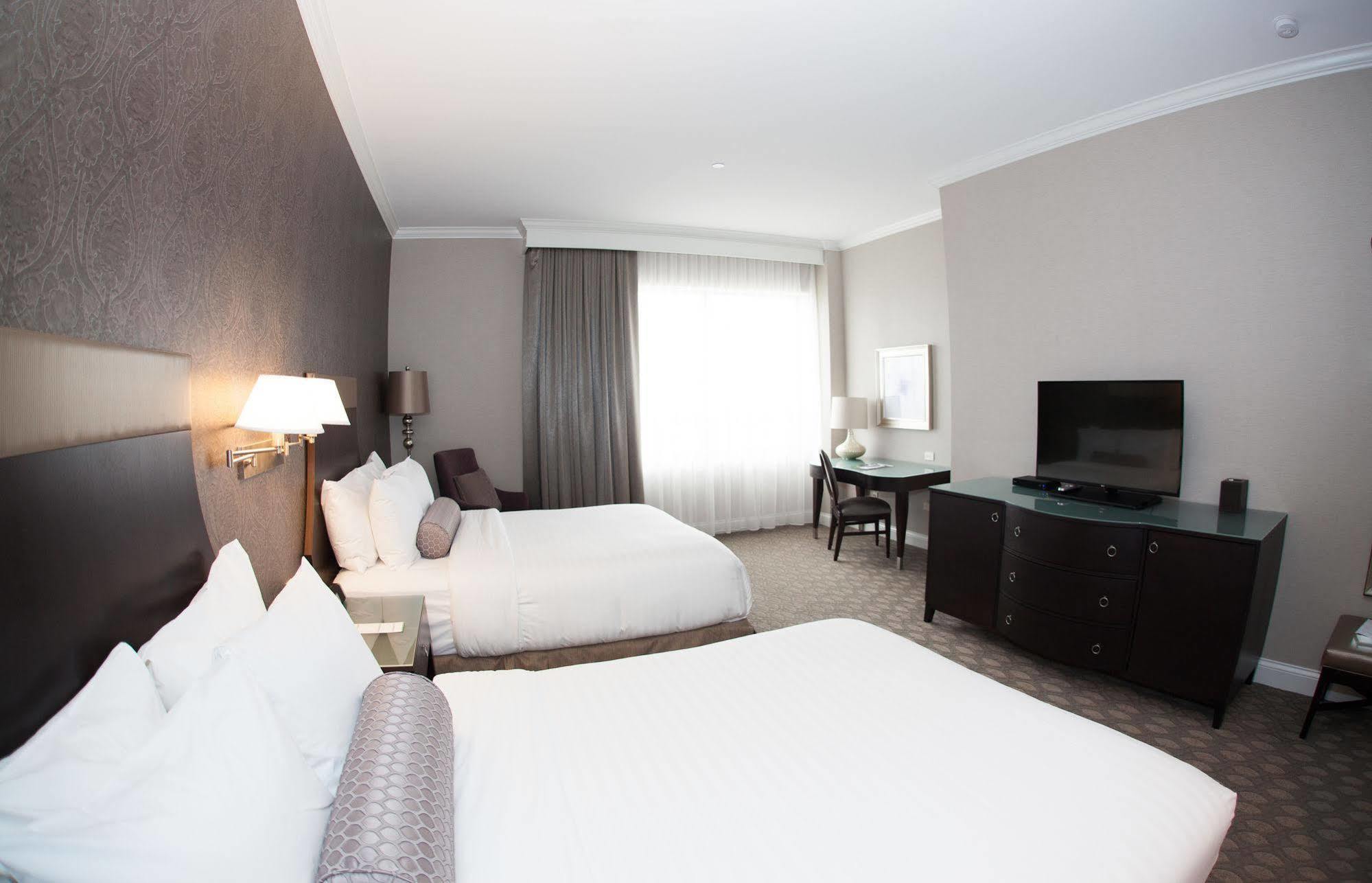 La Banque Hotel Homewood Esterno foto